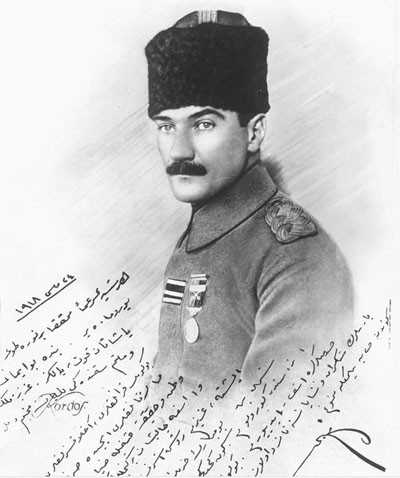 Atatürk'ün El Yazızı ile Not Düştüğü Kalpaklı Posteri - 1918