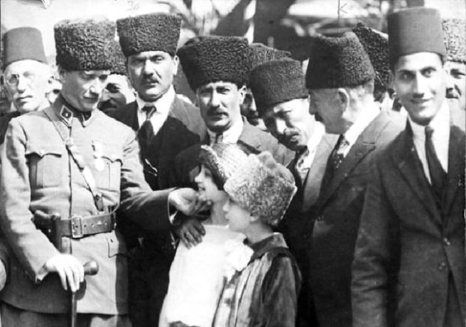 Atatürk Çocukları Çok Severdi - Atatürk'ün Çocuk Sevgisi