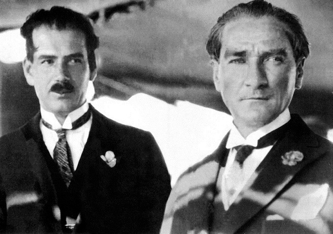 Atatürk, Ruşen Eşref Ünaydın ile Ertuğrul Yatı'nda - 1928