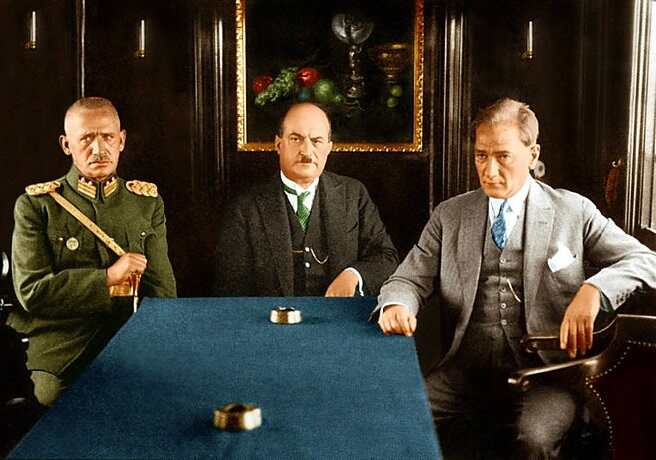 Atatürk Özel Trende Eski Dostlarıyla Yurt Gezisinde...