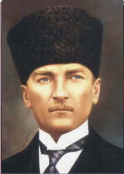 Atatürk'ün Kalpaklı Olgunluk Dönemi Posteri