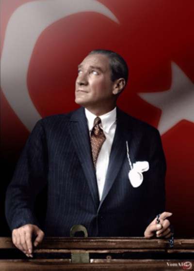Atatürk'ün Türk Bayraklı Posteri
