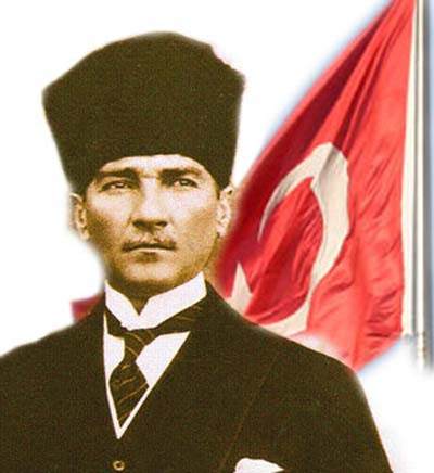 Kalpaklı - Türk Bayraklı Atatürk Resmi