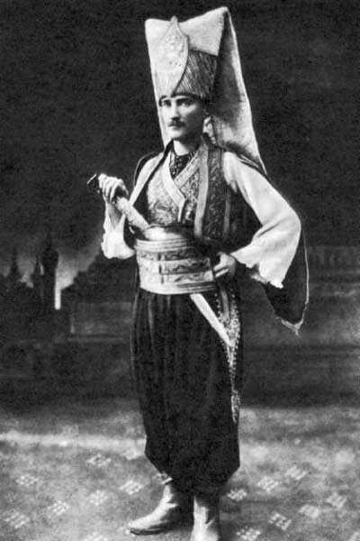 Atatürk Sofya'da Bir Baloda Yeniçeri kıyafetiyle - 1913