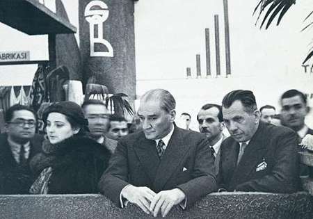 Atatürk, Ankara'da Sümerbank'ın Açılışında