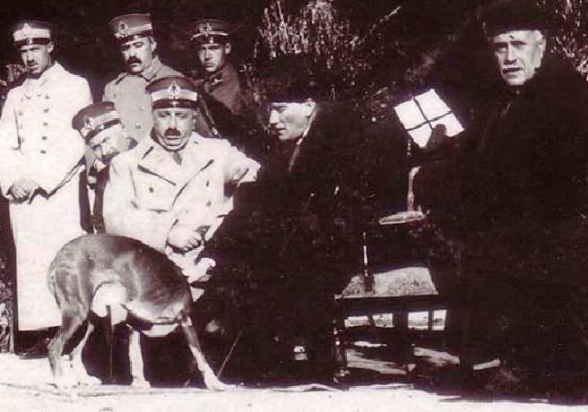 Atatürk'ün Köpeği Fox Oyun Yapıyor