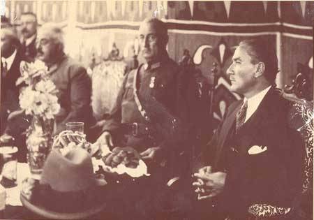 Atatürk, General Ali Sait Aktay Togan'la - Bursa - 1924