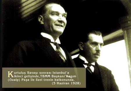 Atatürk Meclis Başkanı Kazım Özalp'le
