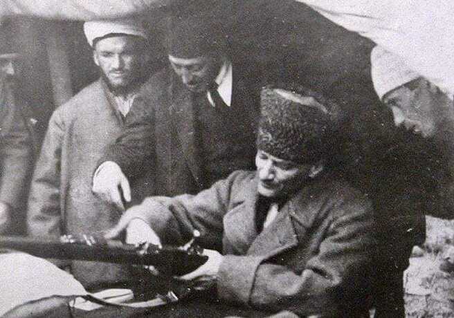 Atatürk Atış Taliminde