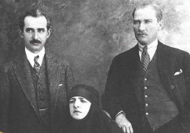 Atatürk Latife Hanım ve ismet inönü ile Birlikte