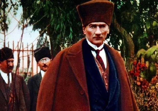 Atatürk Çankaya Köşkü'nün Bahçesinde