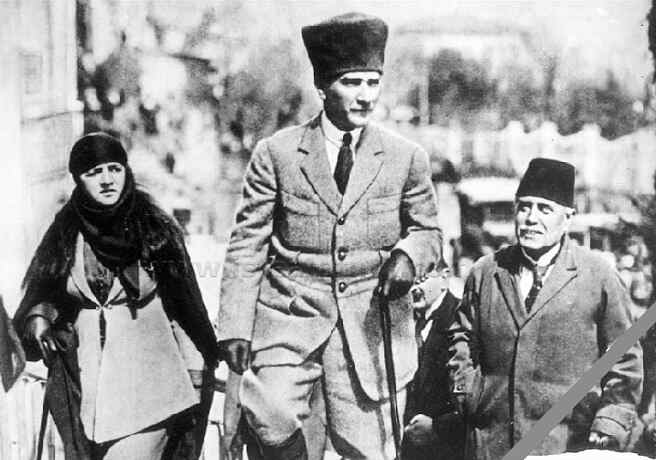Atatürk ve Latife Hanım Adana Vilayet Konağı'nda