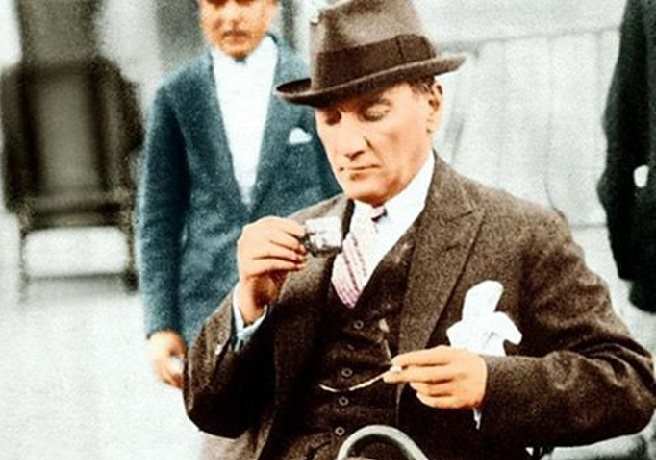 Mustafa Kemal Atatürk Kahve İçerken - Fotoğrafı