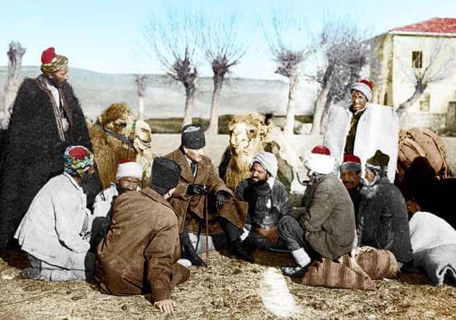 Mustafa Kemal Devecilerle Sohbet Ediyor